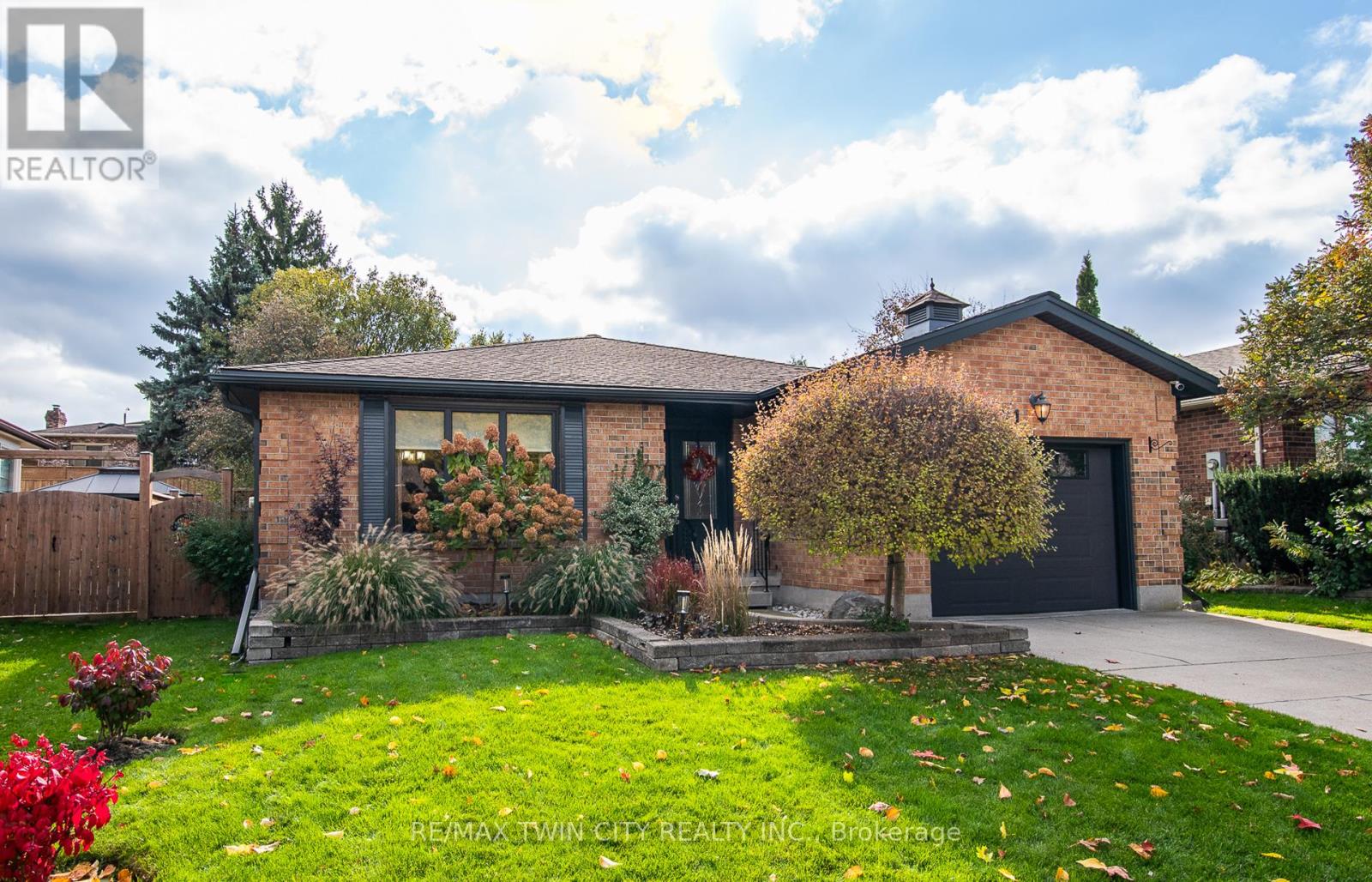 491 Appledale Crescent, Waterloo, Ontario  N2T 1V5 - Photo 2 - X12504234