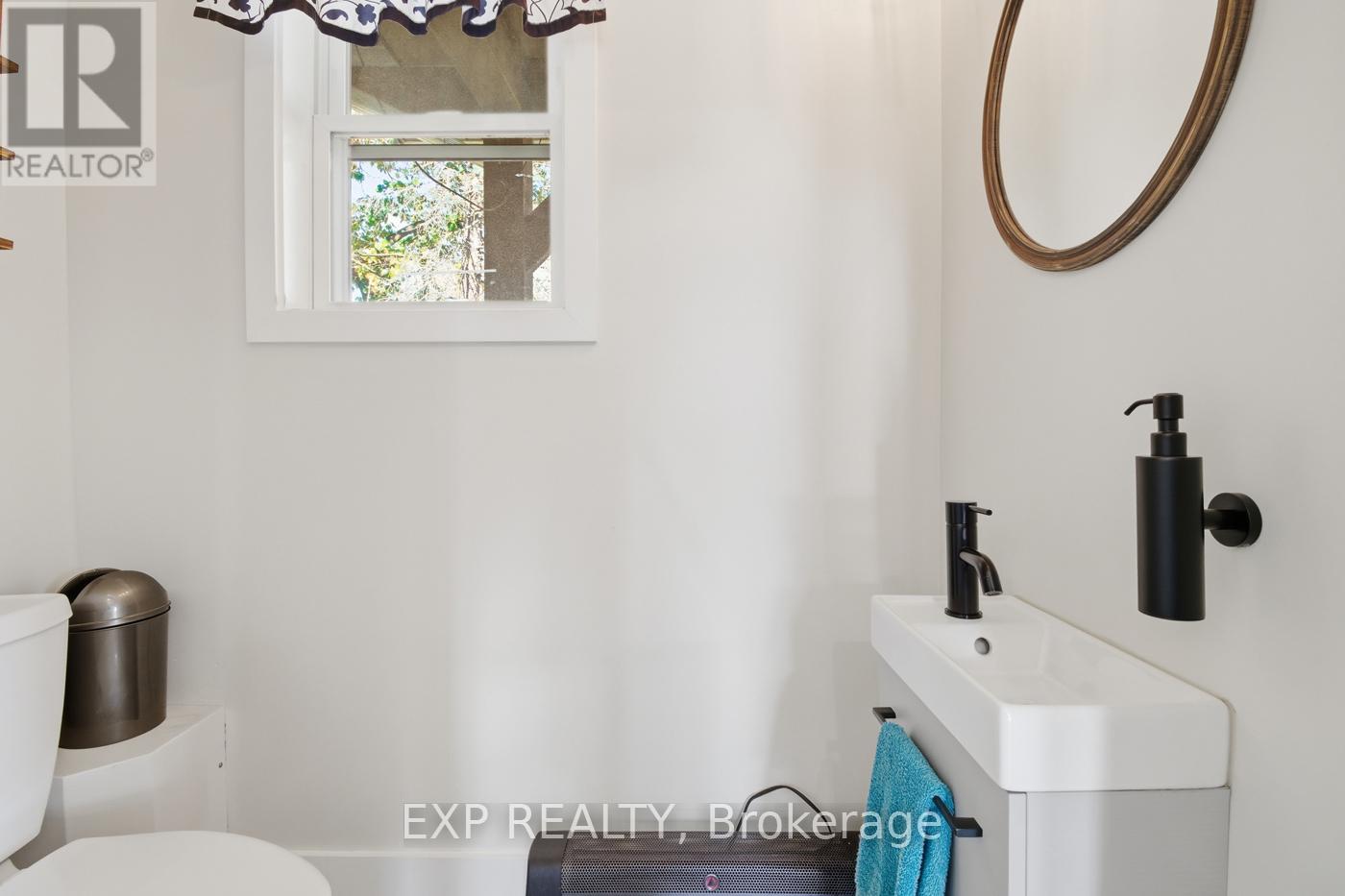 9043 Ridge Road, Niagara Falls, Ontario  L3B 5N7 - Photo 12 - X12504300