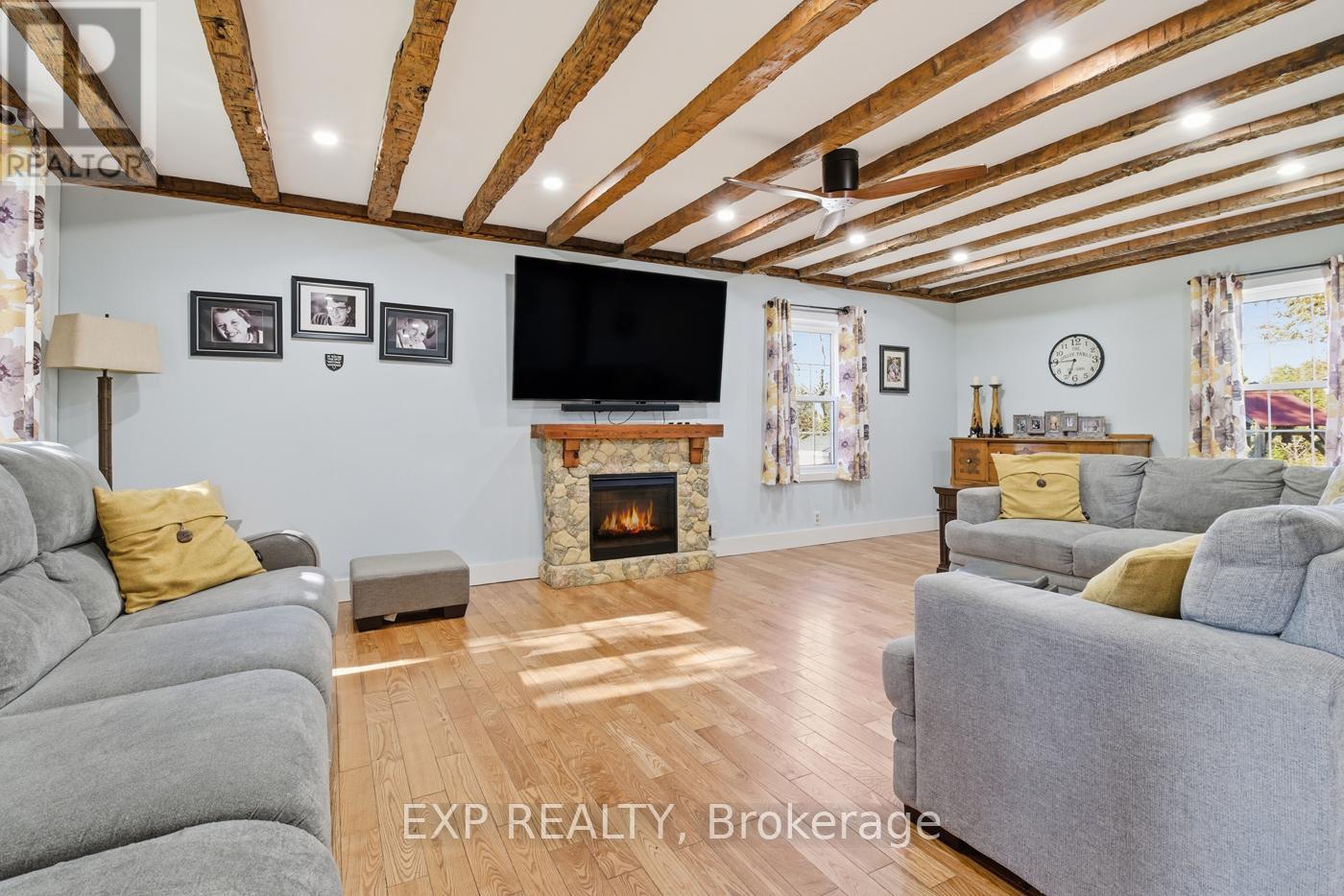 9043 Ridge Road, Niagara Falls, Ontario  L3B 5N7 - Photo 14 - X12504300