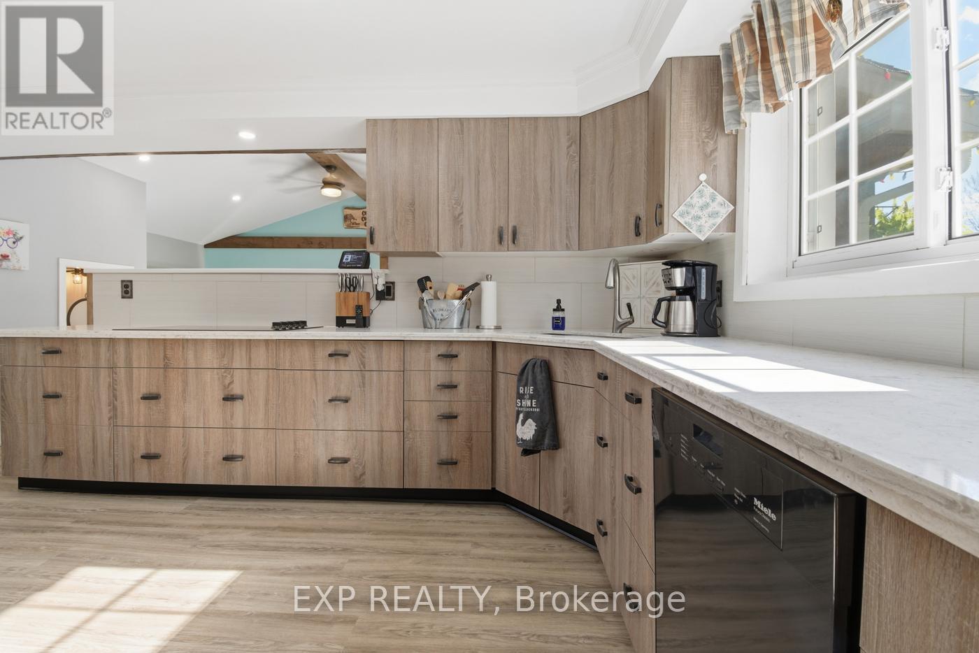 9043 Ridge Road, Niagara Falls, Ontario  L3B 5N7 - Photo 30 - X12504300