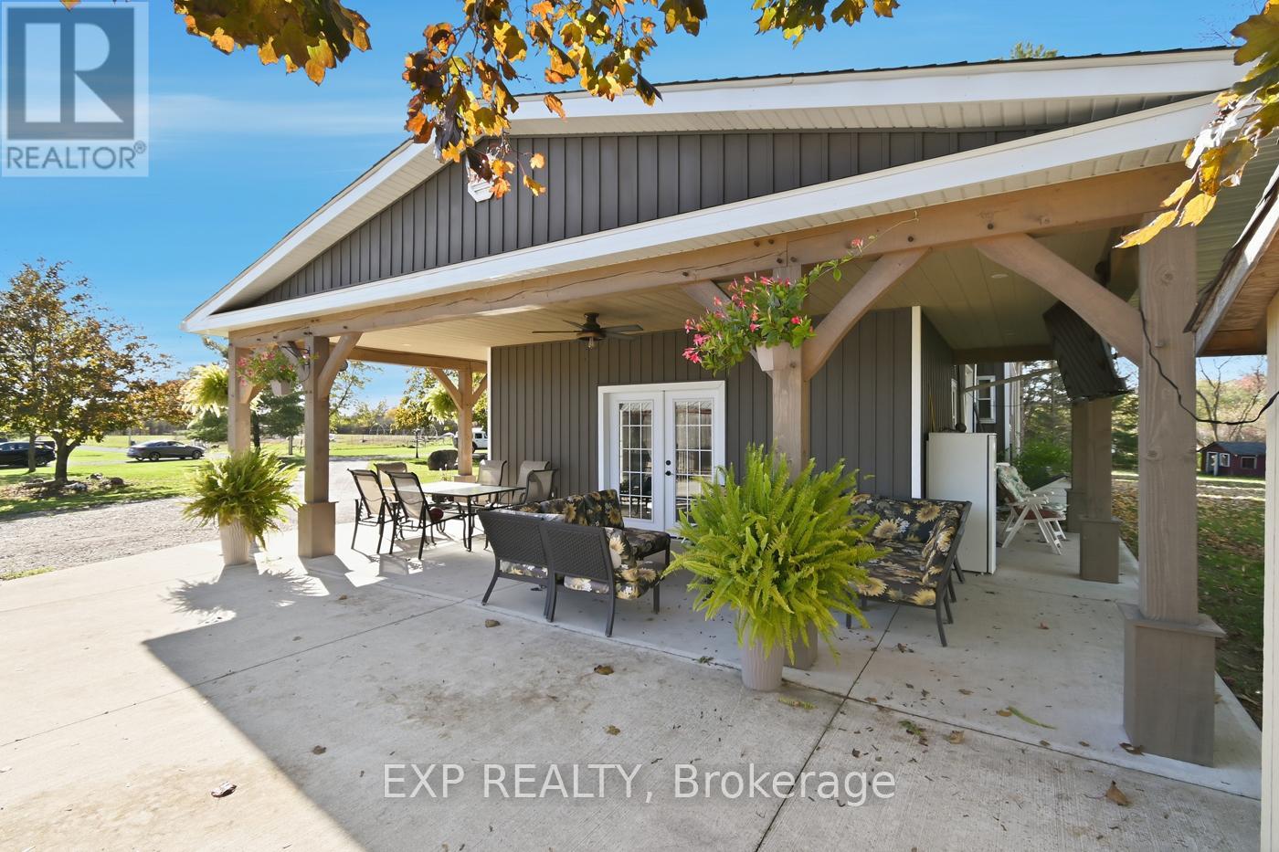 9043 Ridge Road, Niagara Falls, Ontario  L3B 5N7 - Photo 9 - X12504300