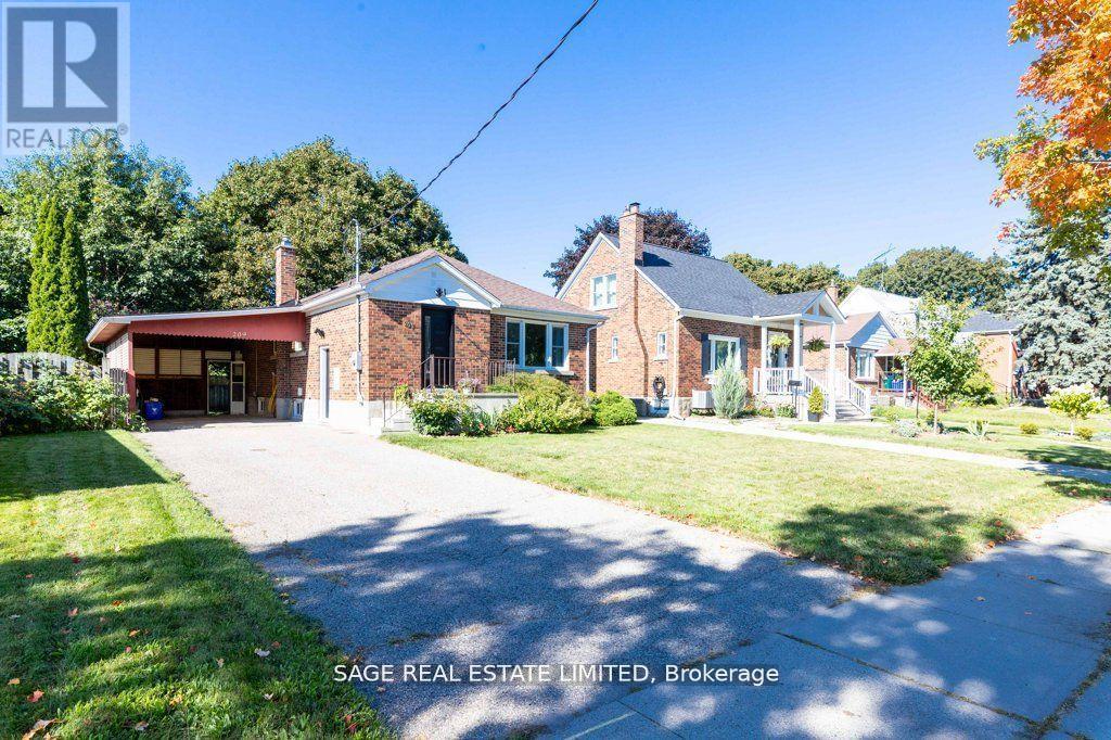 209 Bedford Road, Kitchener, Ontario  N2G 3A5 - Photo 1 - X12504378