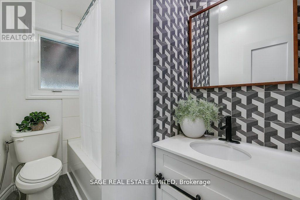 209 Bedford Road, Kitchener, Ontario  N2G 3A5 - Photo 12 - X12504378