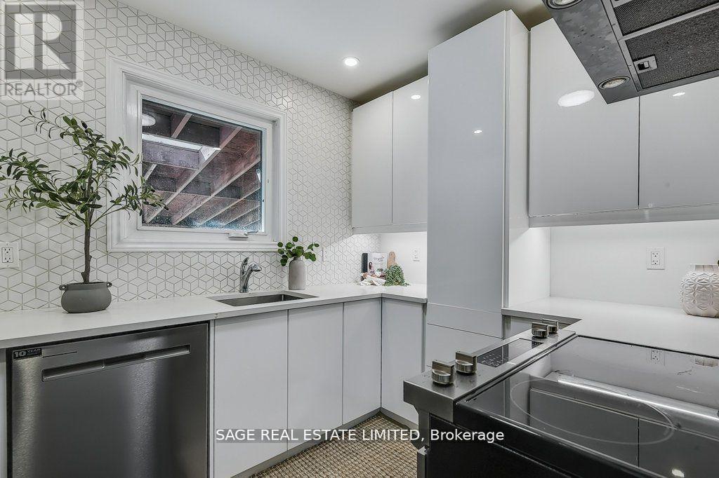 209 Bedford Road, Kitchener, Ontario  N2G 3A5 - Photo 8 - X12504378