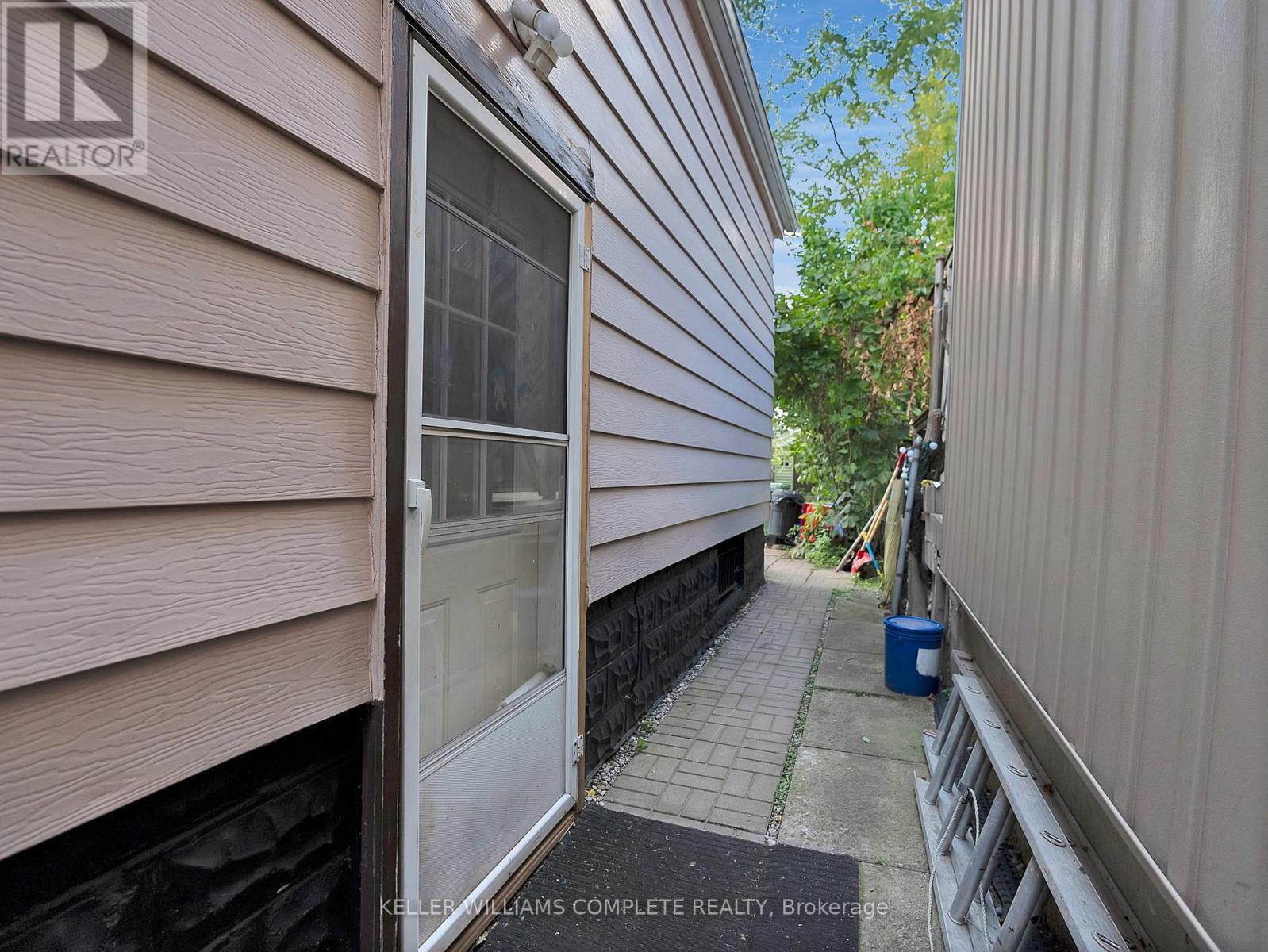 210 East 24th Street, Hamilton, Ontario  L8V 2Y4 - Photo 18 - X12504394