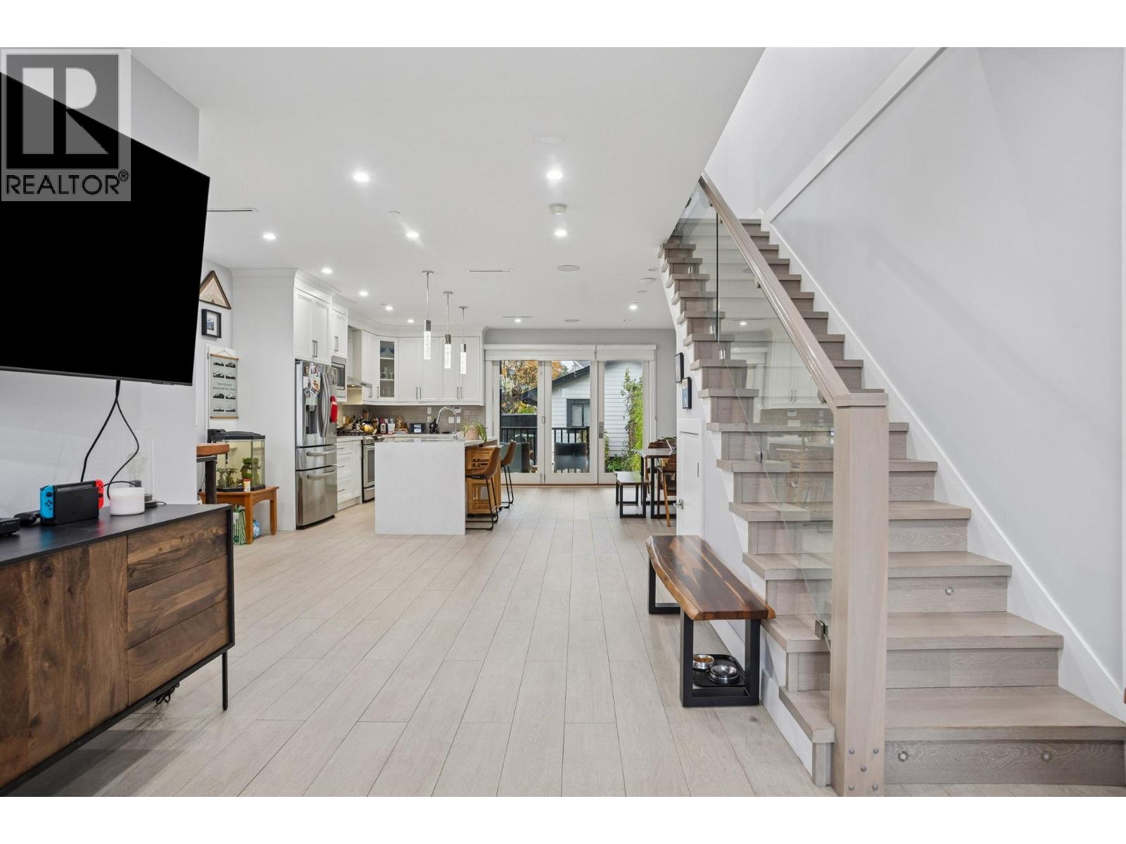 3045 East 59th Avenue, Vancouver, British Columbia  V5S 2B2 - Photo 4 - R3063941