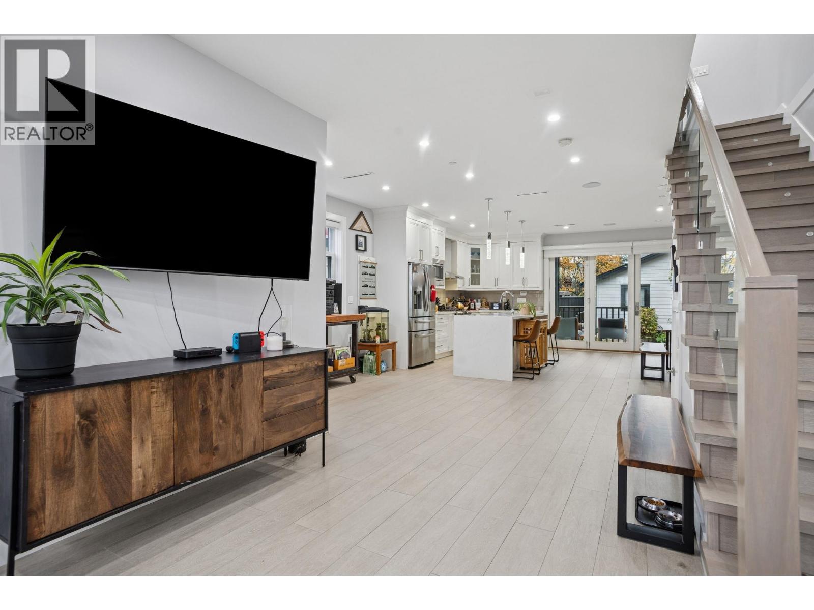 3045 East 59th Avenue, Vancouver, British Columbia  V5S 2B2 - Photo 5 - R3063941