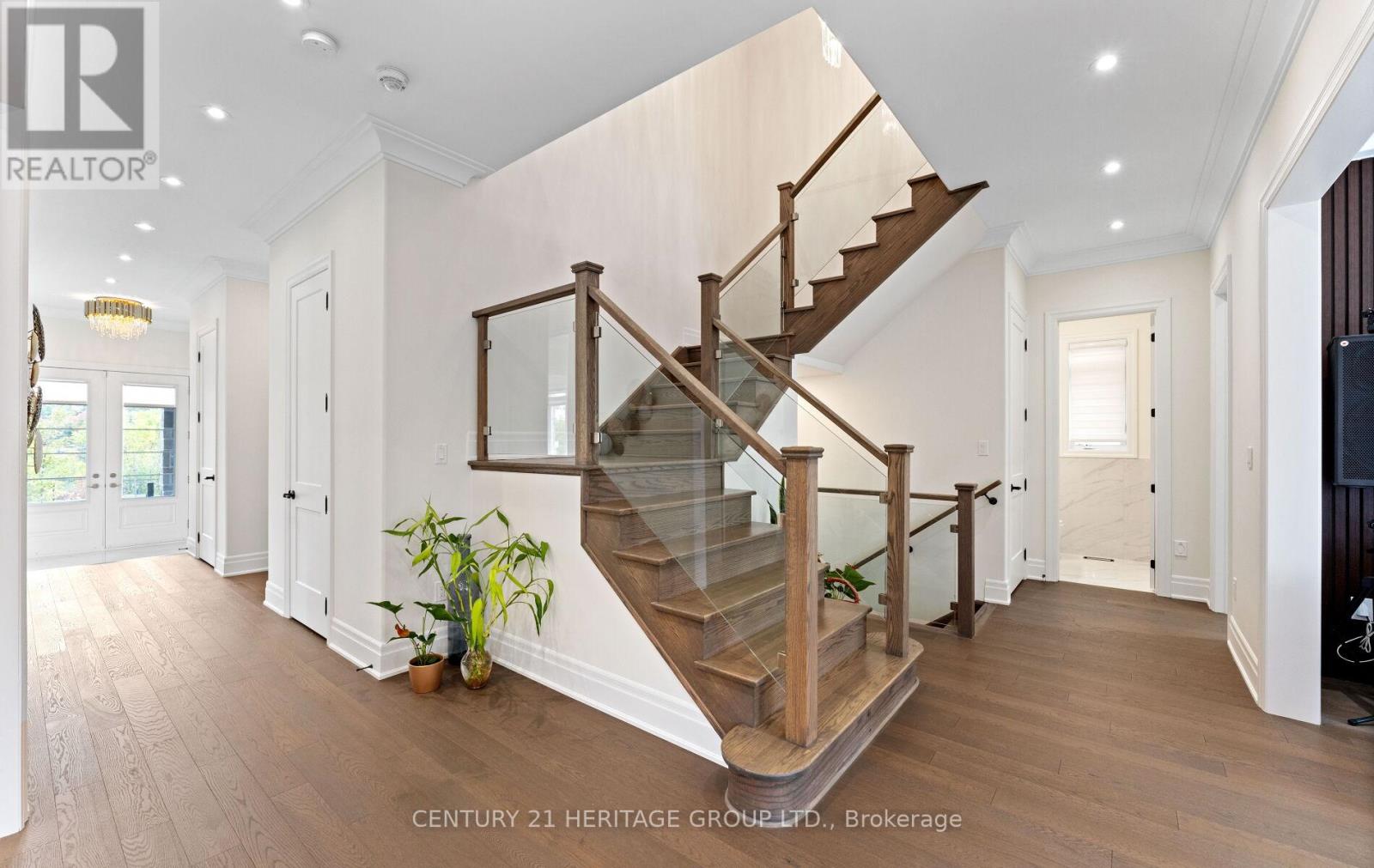 319 Danny Wheeler Boulevard, Georgina, Ontario  L4P 0K1 - Photo 12 - N12431102