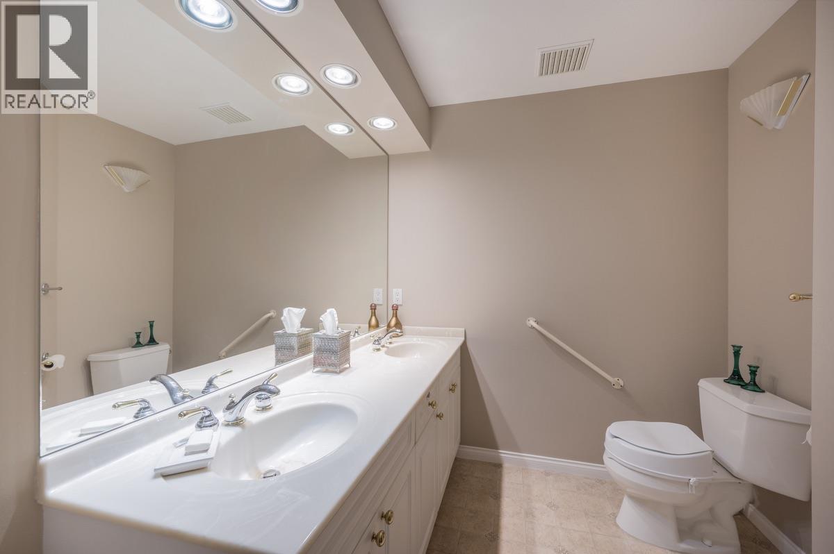 320 3098 Guildford Way, Coquitlam, British Columbia  V3B 7W8 - Photo 15 - R3064001