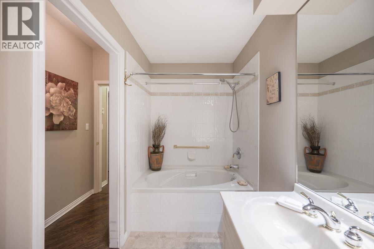 320 3098 Guildford Way, Coquitlam, British Columbia  V3B 7W8 - Photo 16 - R3064001