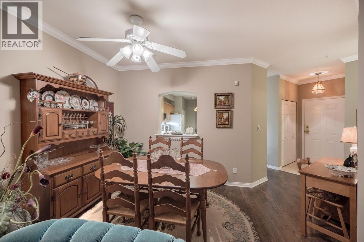 320 3098 Guildford Way, Coquitlam, British Columbia  V3B 7W8 - Photo 5 - R3064001