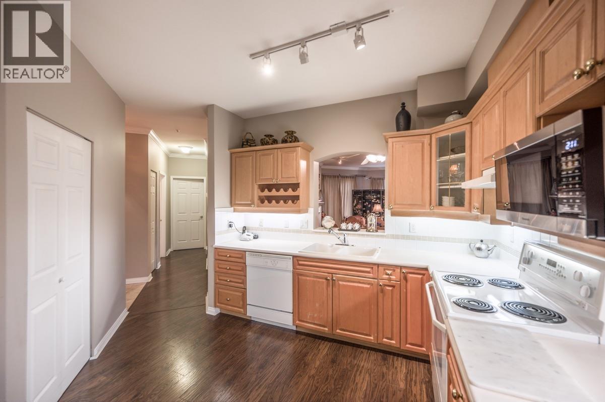 320 3098 Guildford Way, Coquitlam, British Columbia  V3B 7W8 - Photo 7 - R3064001