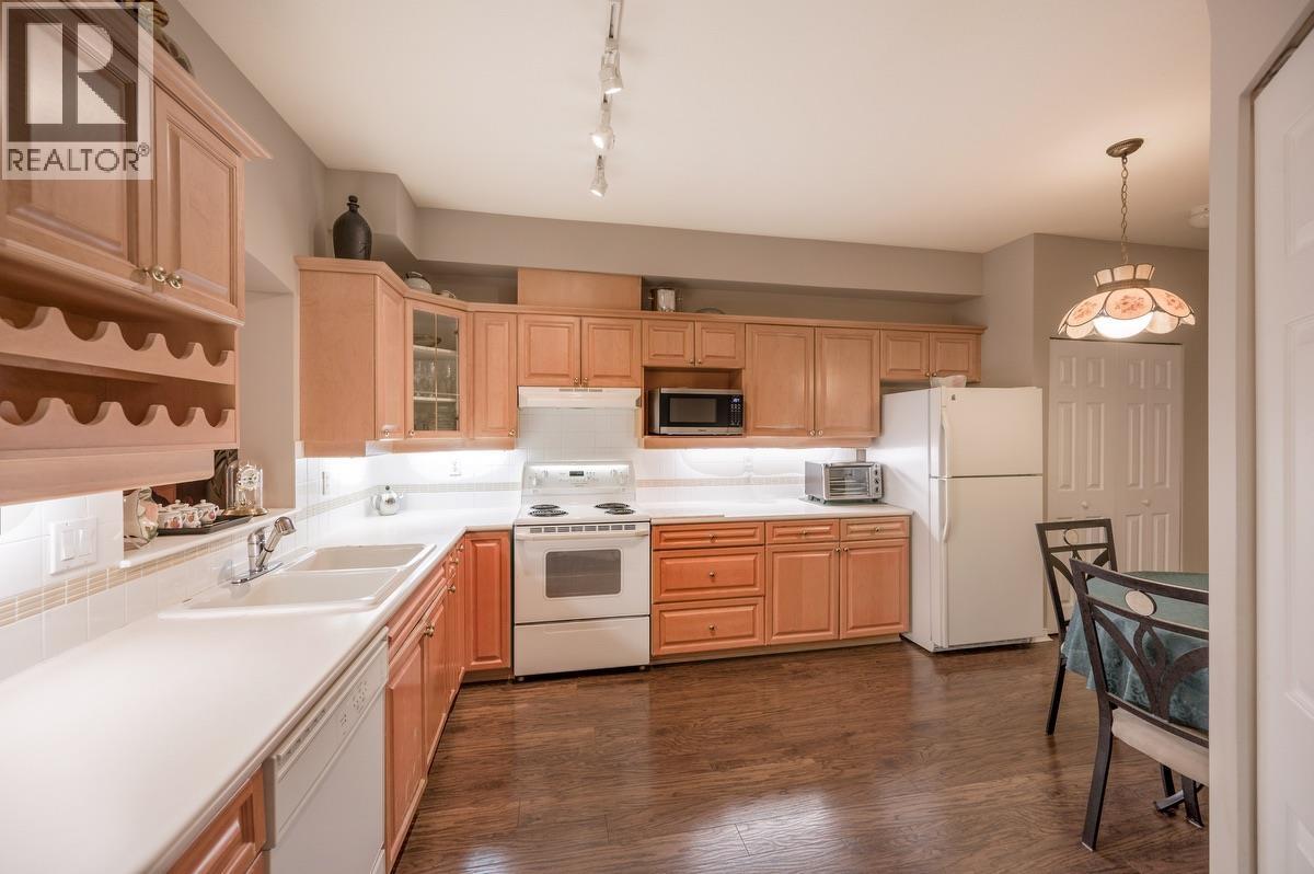 320 3098 Guildford Way, Coquitlam, British Columbia  V3B 7W8 - Photo 8 - R3064001