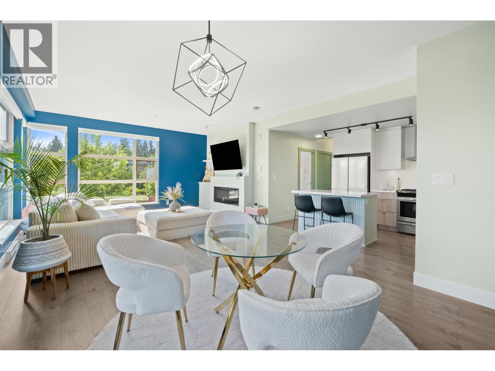 202 3602 ALDERCREST DRIVE, North Vancouver, British Columbia