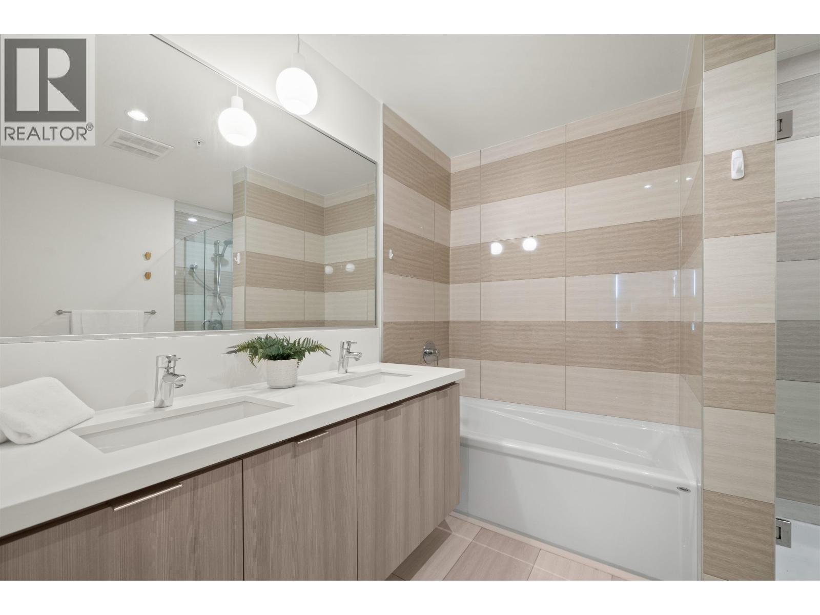 202 3602 Aldercrest Drive, North Vancouver, British Columbia  V7G 0A2 - Photo 16 - R3064064