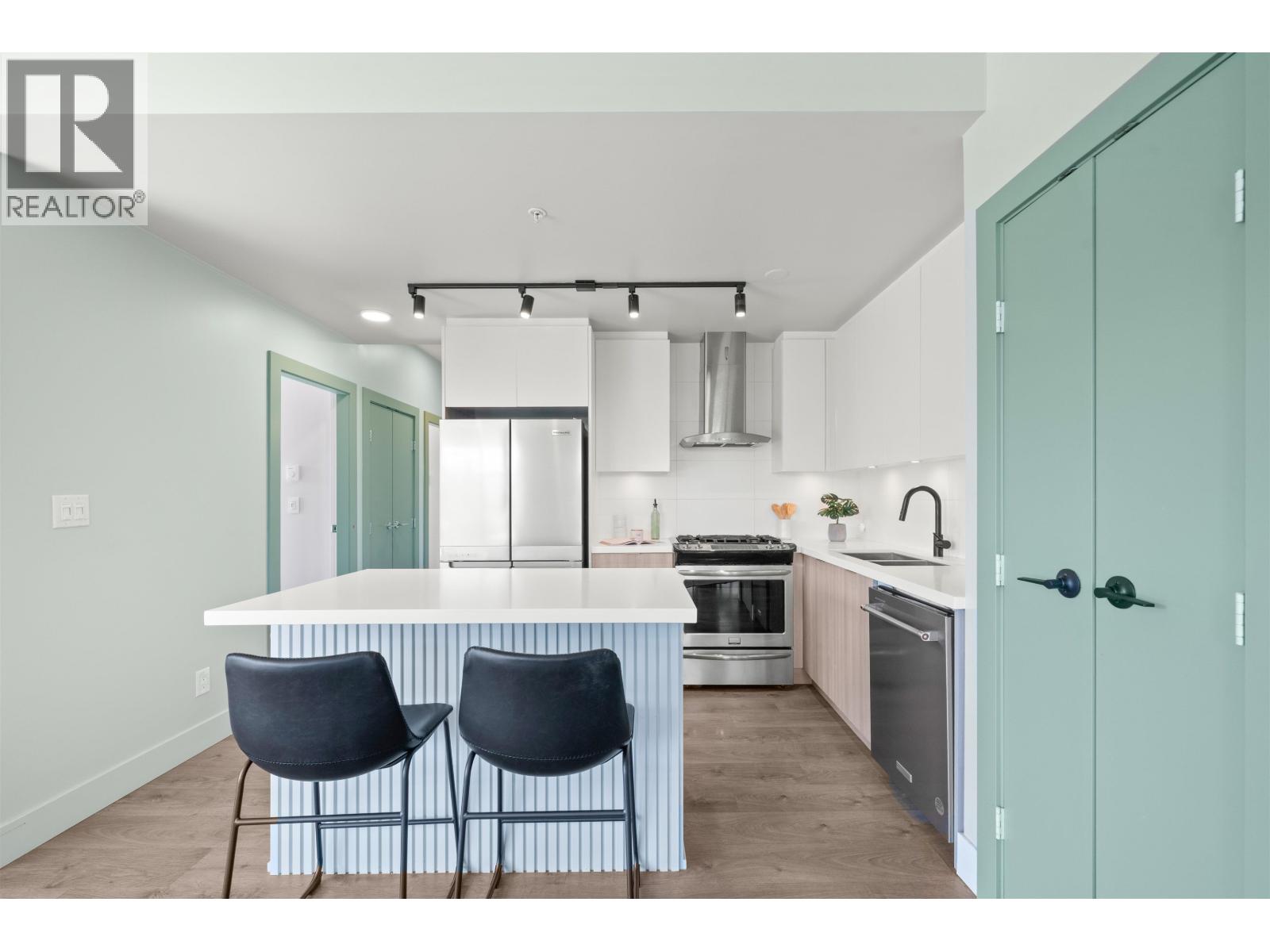 202 3602 Aldercrest Drive, North Vancouver, British Columbia  V7G 0A2 - Photo 4 - R3064064