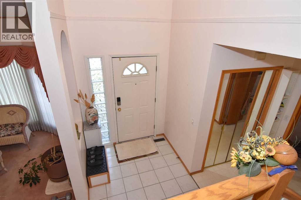 107 Hampshire Close Nw, Calgary, Alberta  T3A 4X9 - Photo 4 - A2255348