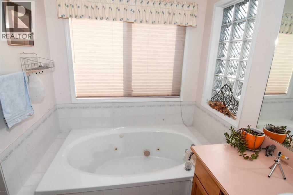 107 Hampshire Close Nw, Calgary, Alberta  T3A 4X9 - Photo 22 - A2255348