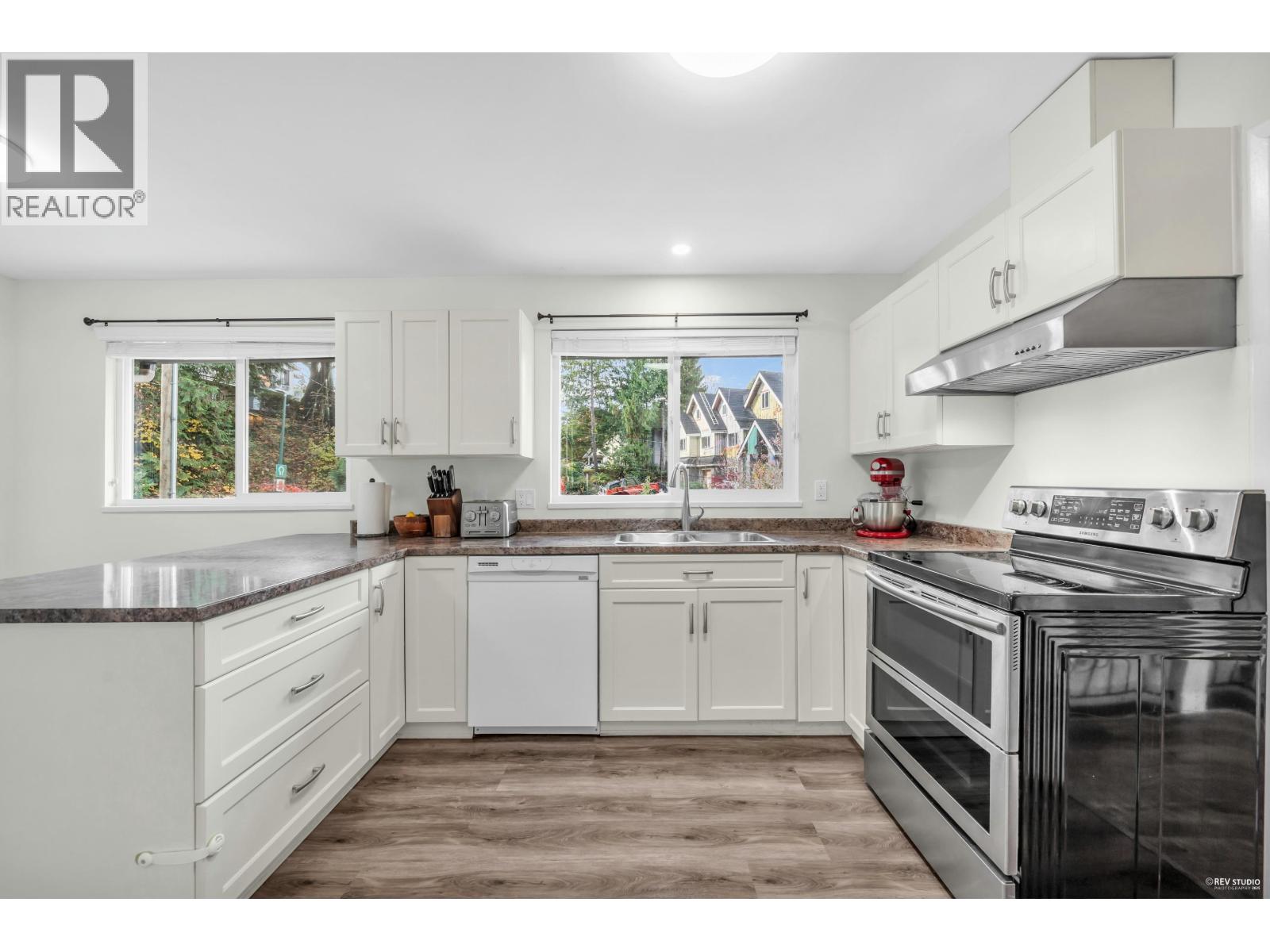 2247 Park Crescent, Coquitlam, British Columbia  V3J 6T3 - Photo 4 - R3064078