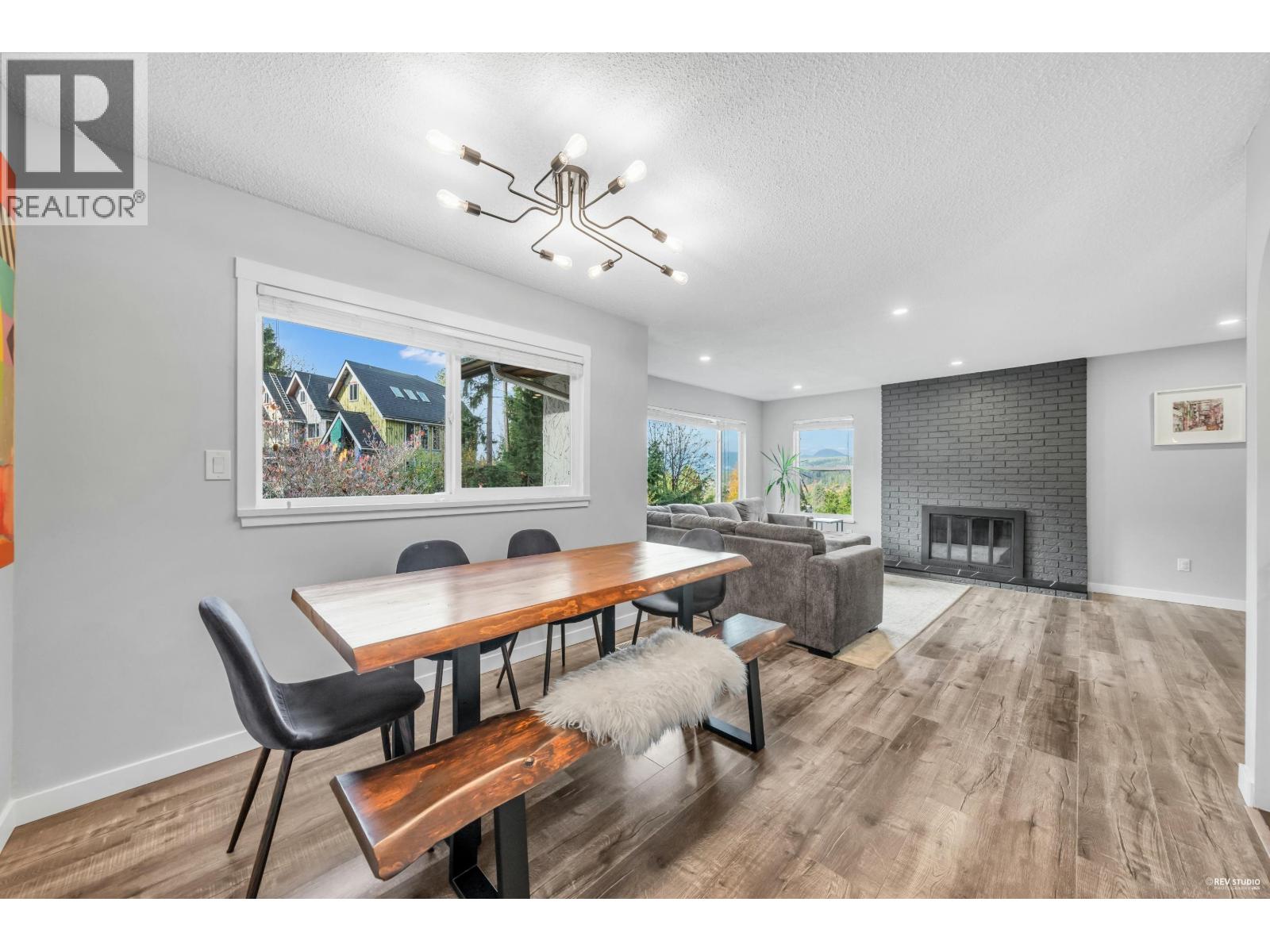 2247 Park Crescent, Coquitlam, British Columbia  V3J 6T3 - Photo 9 - R3064078