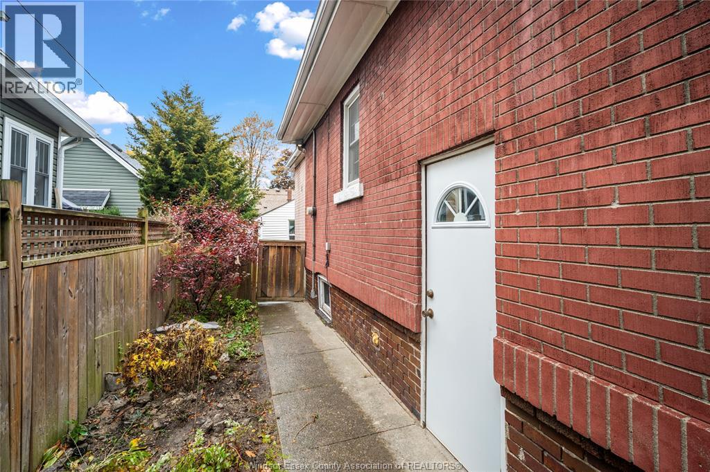 1752 Oneida, Windsor, Ontario N8Y 1S8 - Photo 6 - 25027883