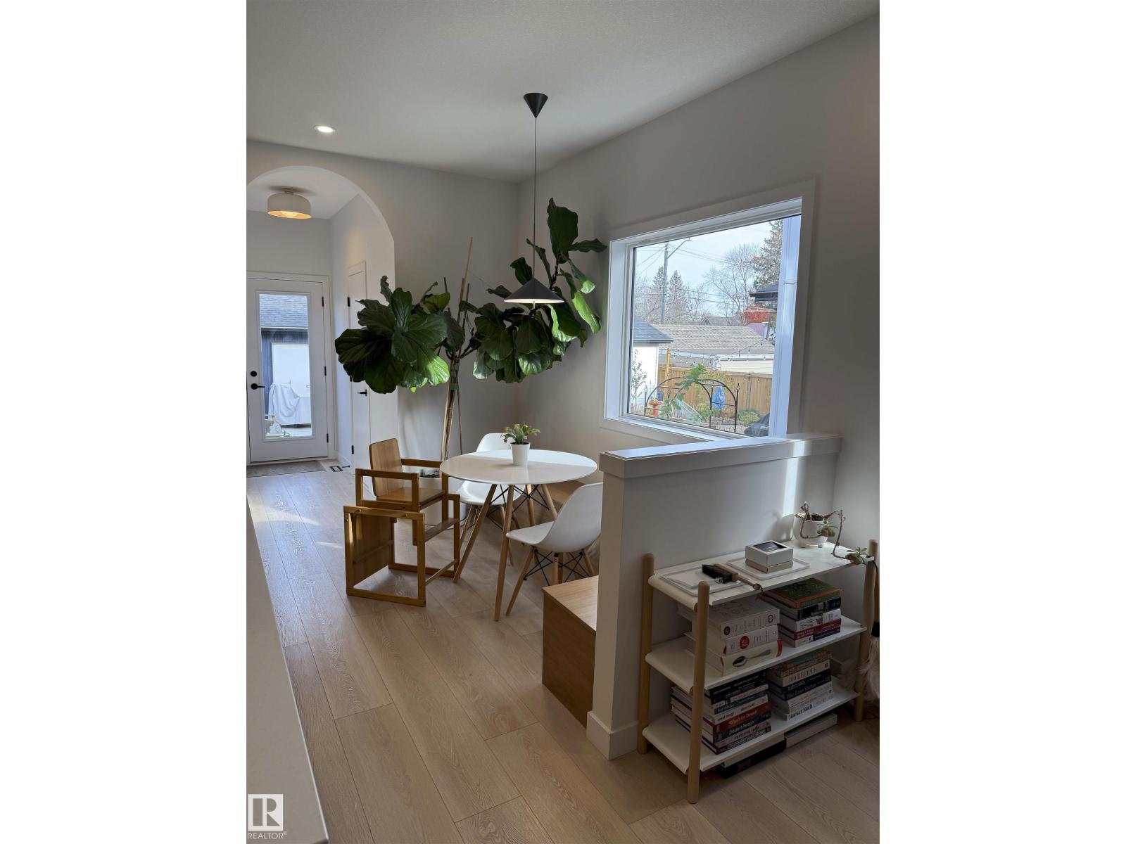 Property at 11211 61 ST NW image 3