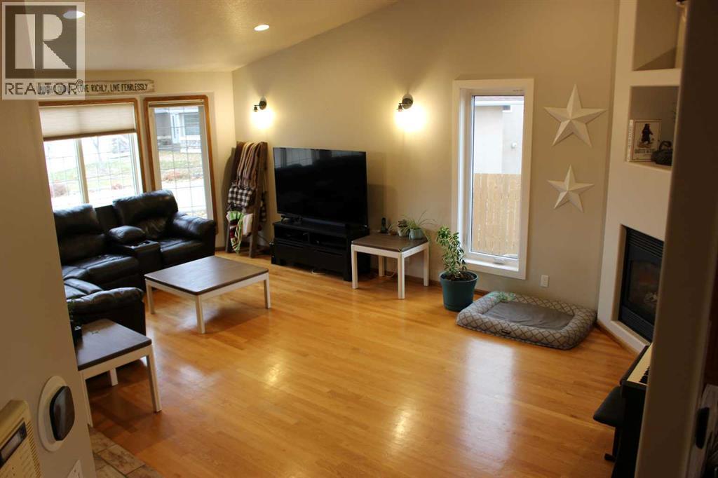 636 Maple Place, Picture Butte, Alberta  T0K 1V0 - Photo 4 - A2268501