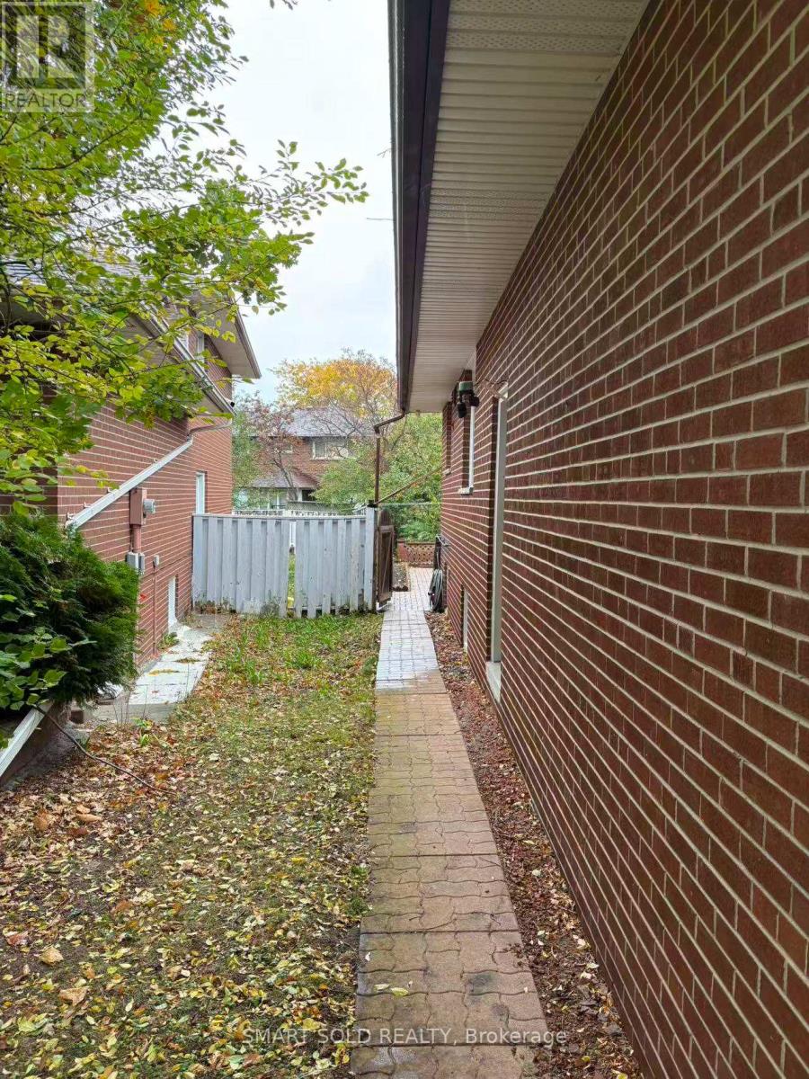 1st Floor - 19 Groomsport Crescent, Toronto, Ontario  M1T 2K8 - Photo 17 - E12503952