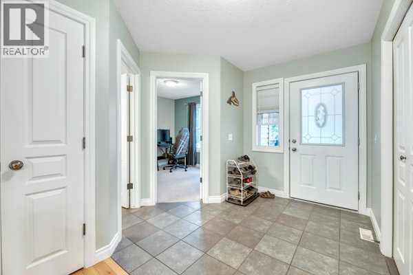 196 Camden Place, Strathmore, Alberta  T1P 1Y2 - Photo 3 - A2266096