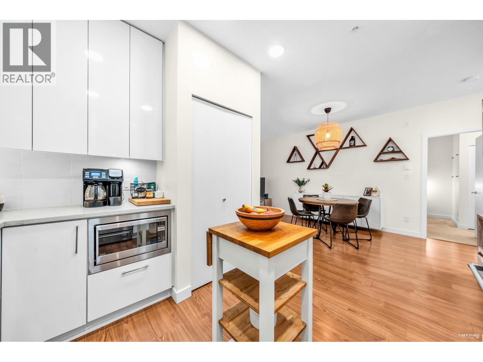 201 5460 Broadway, Burnaby, British Columbia  V5B 0B4 - Photo 8 - R3064004