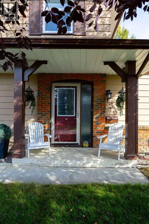 136 Parkside Crescent Se, Calgary, Alberta  T2J 3Y8 - Photo 3 - A2268214