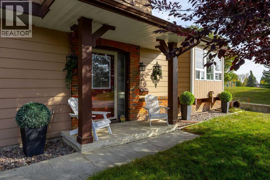 136 Parkside Crescent Se, Calgary, Alberta  T2J 3Y8 - Photo 2 - A2268214