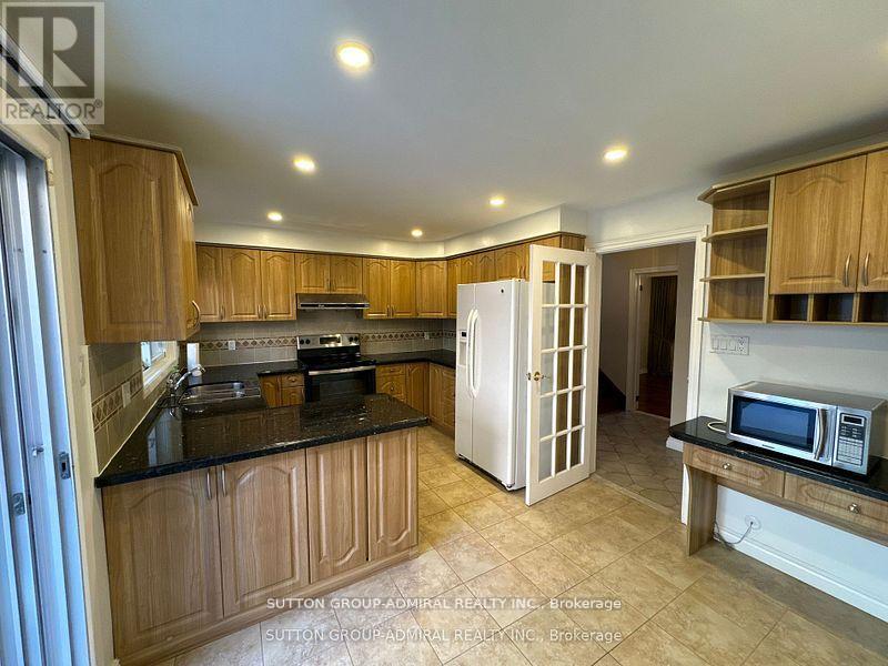 53 Bestview Drive, Toronto, Ontario  M2M 2X8 - Photo 8 - C12504534