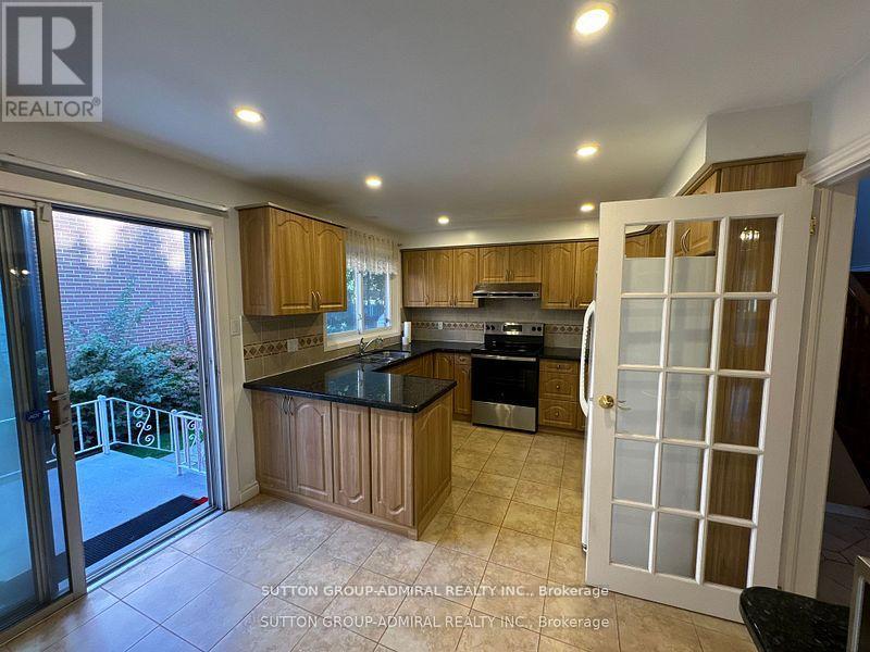 53 Bestview Drive, Toronto, Ontario  M2M 2X8 - Photo 9 - C12504534