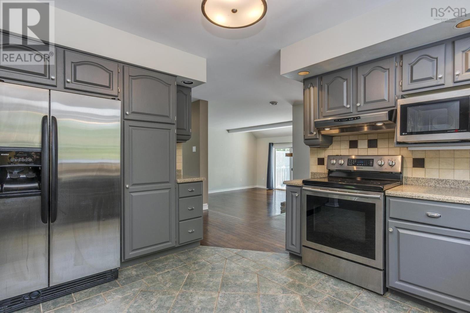 12 Saraguay Place, Halifax, Nova Scotia  B3P 2N9 - Photo 16 - 202522740