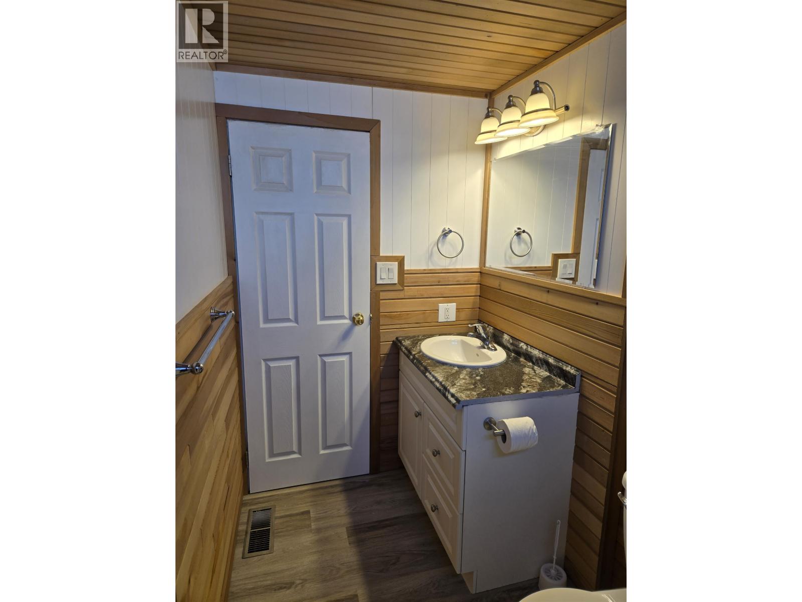 1329 Bass Road, Quesnel, British Columbia  V2J 3W6 - Photo 13 - R3063458