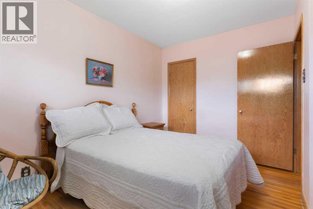 16 Chatham Drive Nw, Calgary, Alberta  T2L 0Z5 - Photo 15 - A2250264