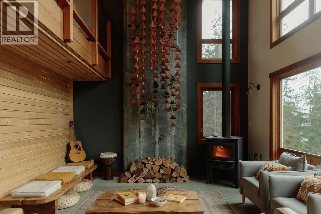 1380 FERNIE ROAD, Bowen Island, British Columbia