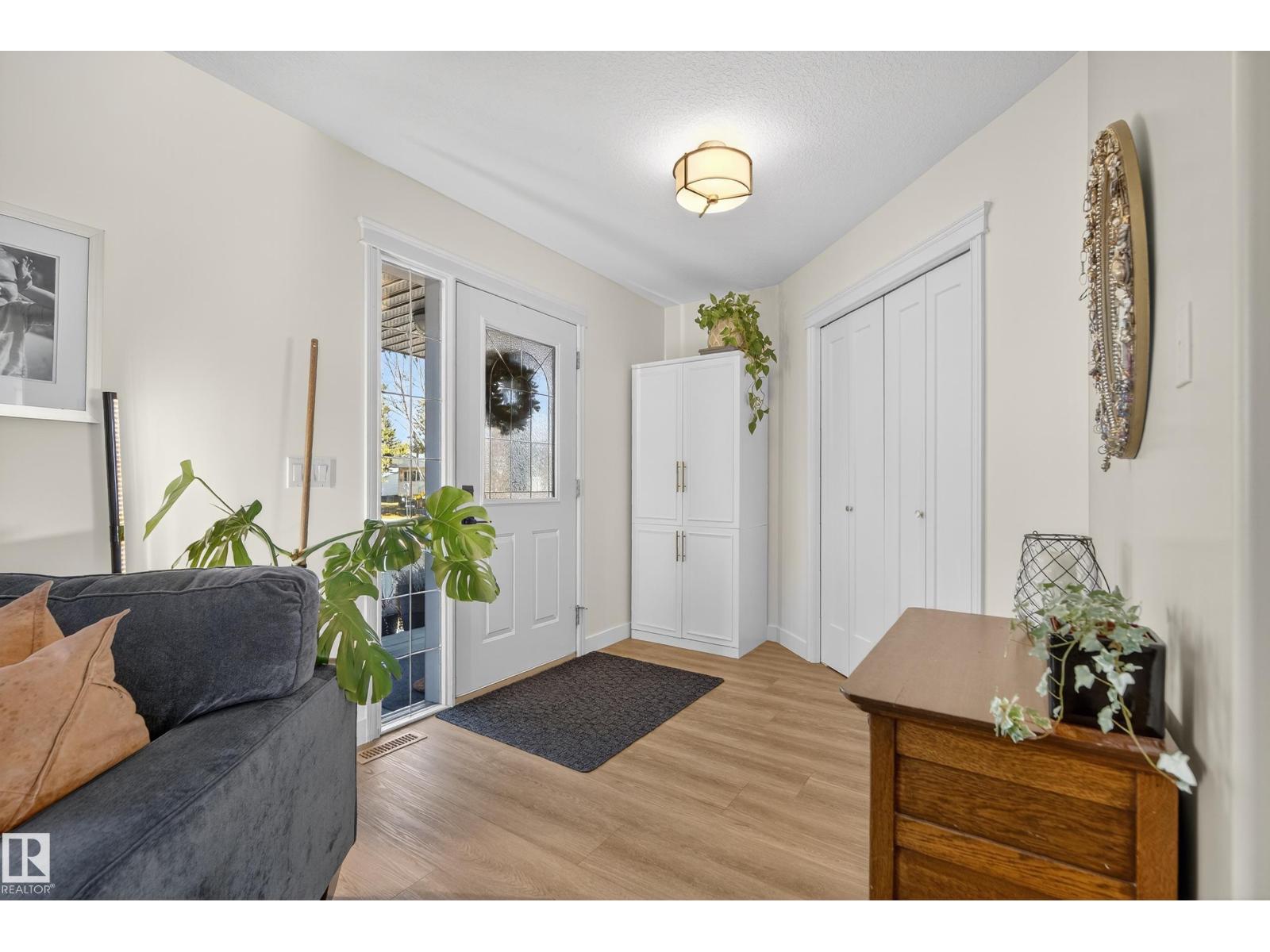 8705 92a Av Nw, Edmonton, Alberta  T6C 4G6 - Photo 3 - E4464266