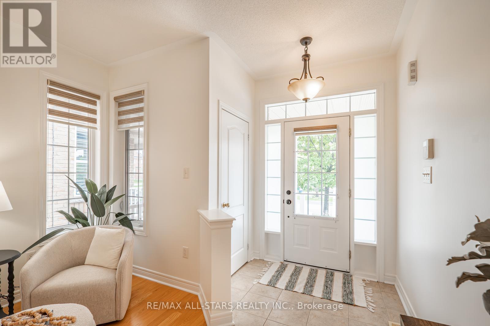 69 Mantle Avenue, Whitchurch-Stouffville, Ontario  L4A 0M8 - Photo 7 - N12504438