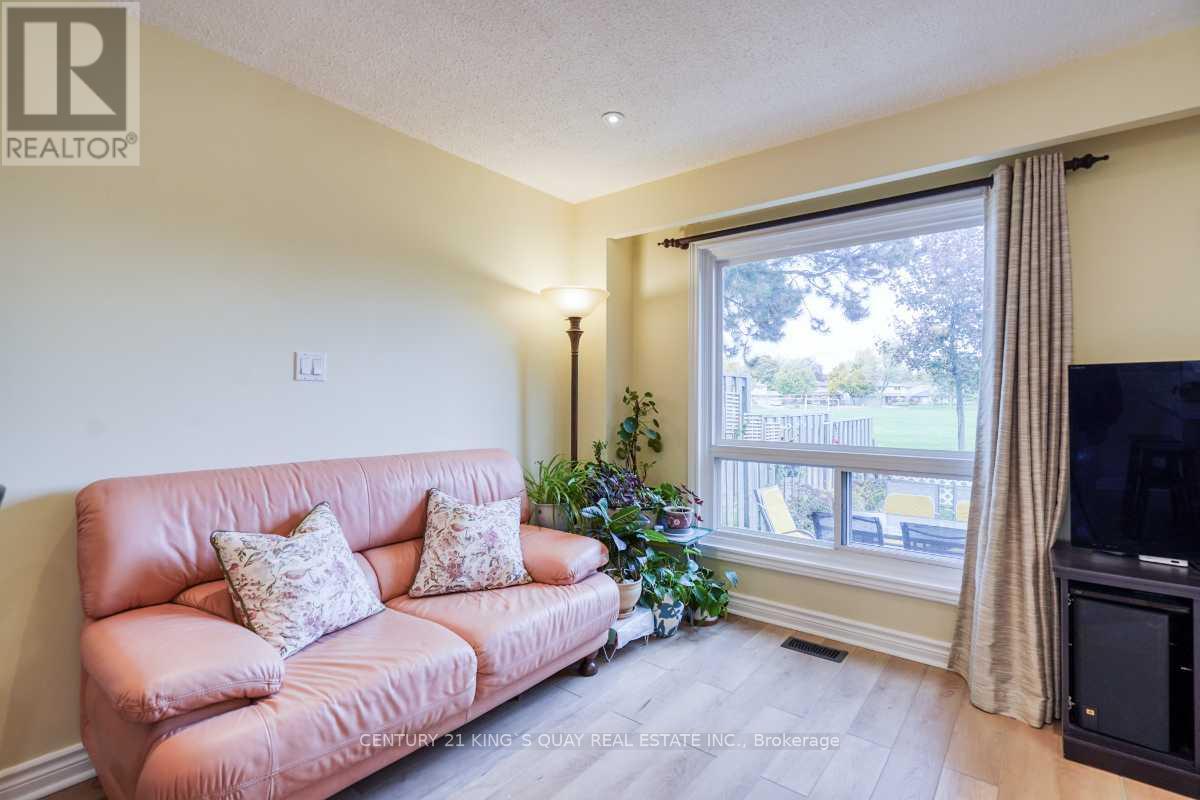 20 - 42 Knightsbridge Way, Markham, Ontario  L3P 3W5 - Photo 7 - N12504546