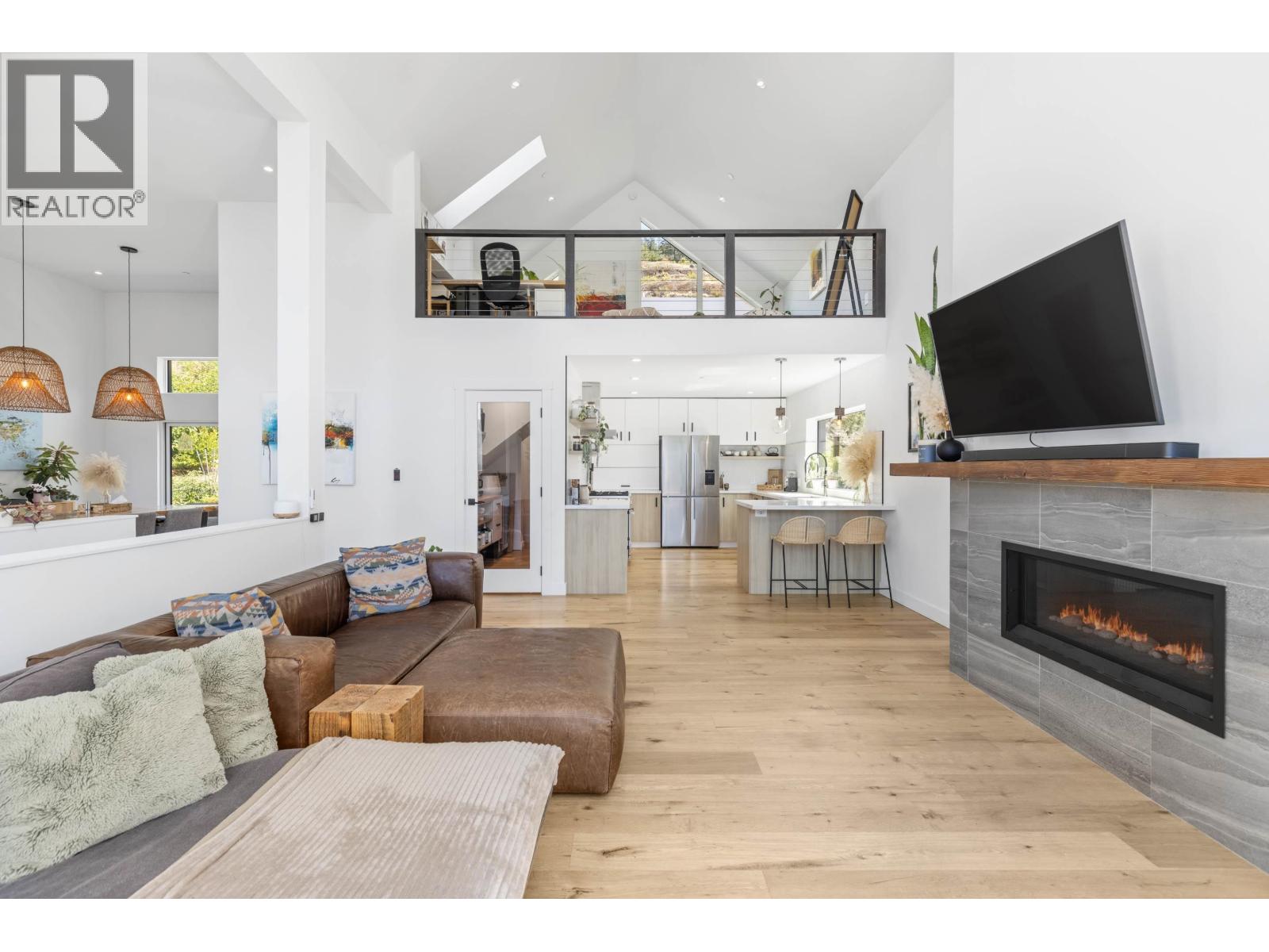 7676 Cerulean Drive, Pemberton, British Columbia  V0N 2L3 - Photo 9 - R3036866