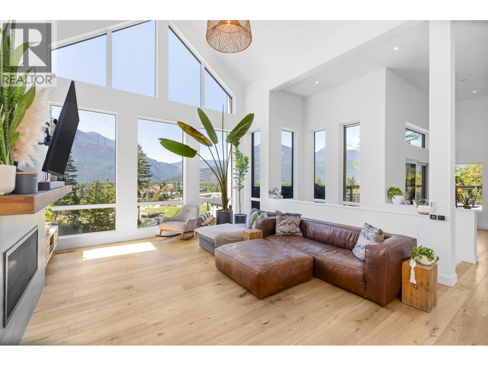 7676 Cerulean Drive, Pemberton, British Columbia  V0N 2L3 - Photo 8 - R3036866