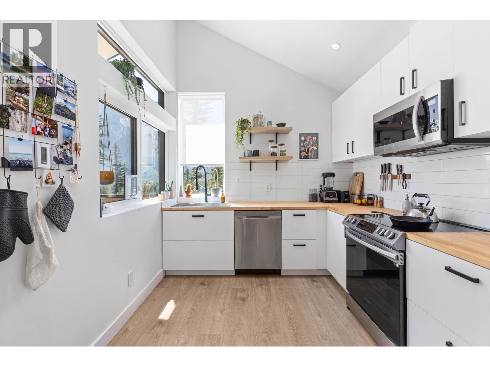 7676 Cerulean Drive, Pemberton, British Columbia  V0N 2L3 - Photo 33 - R3036866