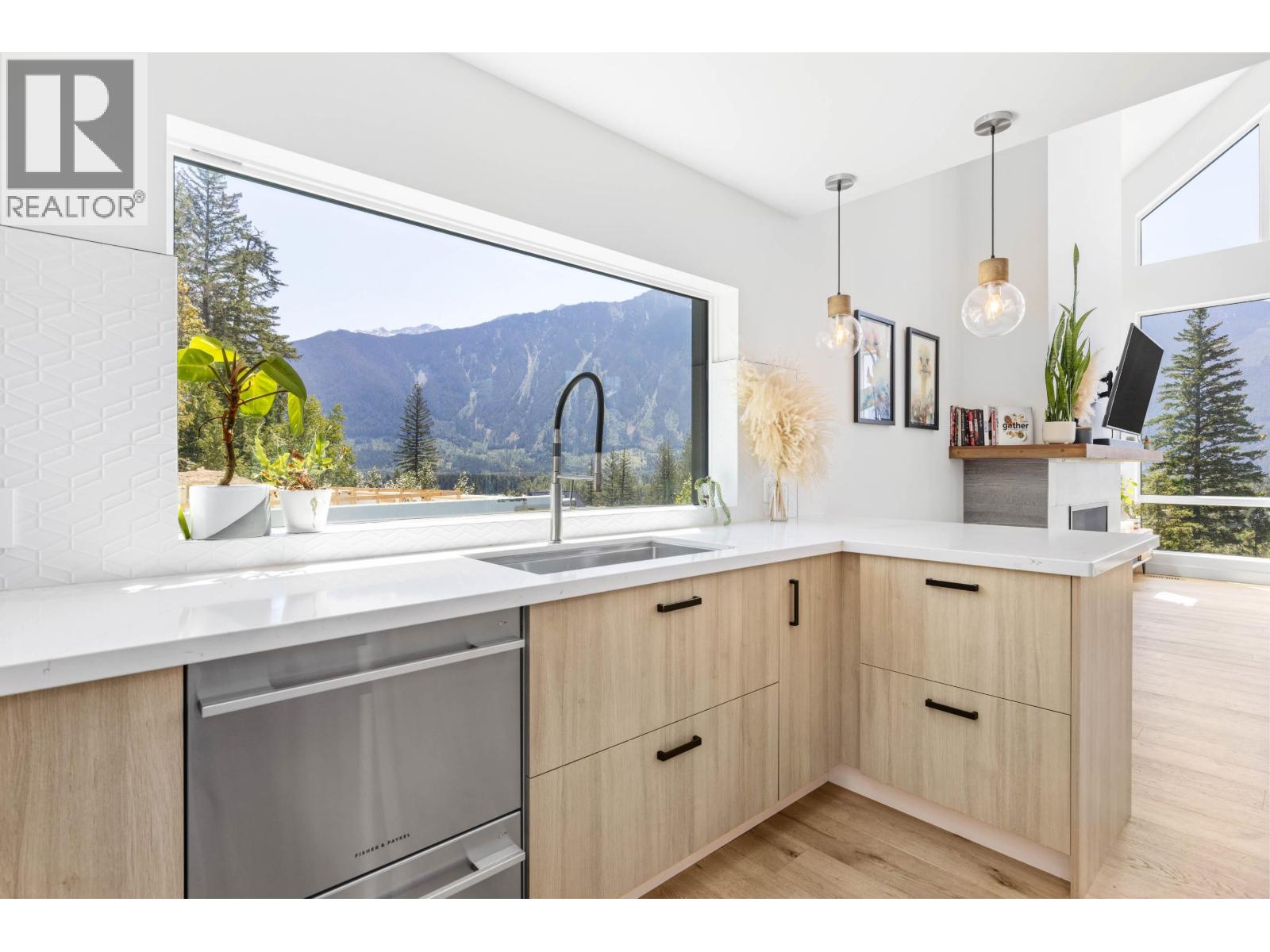 7676 Cerulean Drive, Pemberton, British Columbia  V0N 2L3 - Photo 11 - R3036866