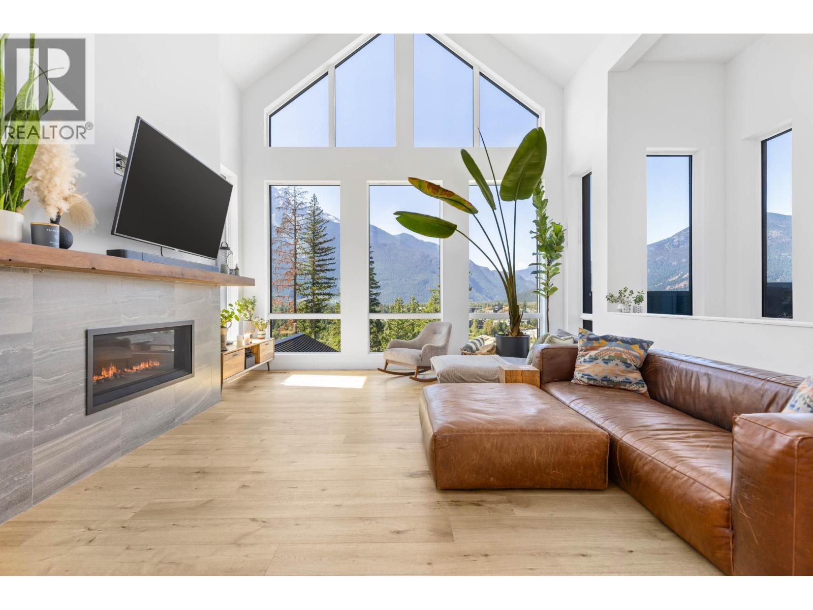 7676 Cerulean Drive, Pemberton, British Columbia  V0N 2L3 - Photo 5 - R3036866