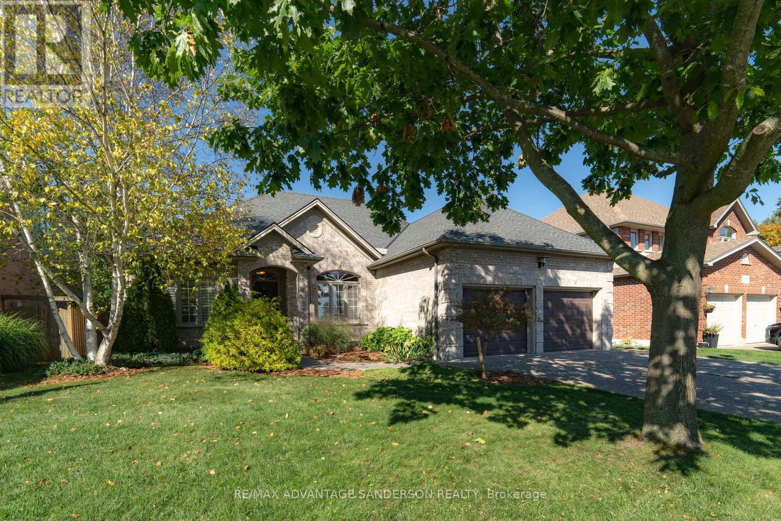 902 ADIRONDACK ROAD, London South, Ontario