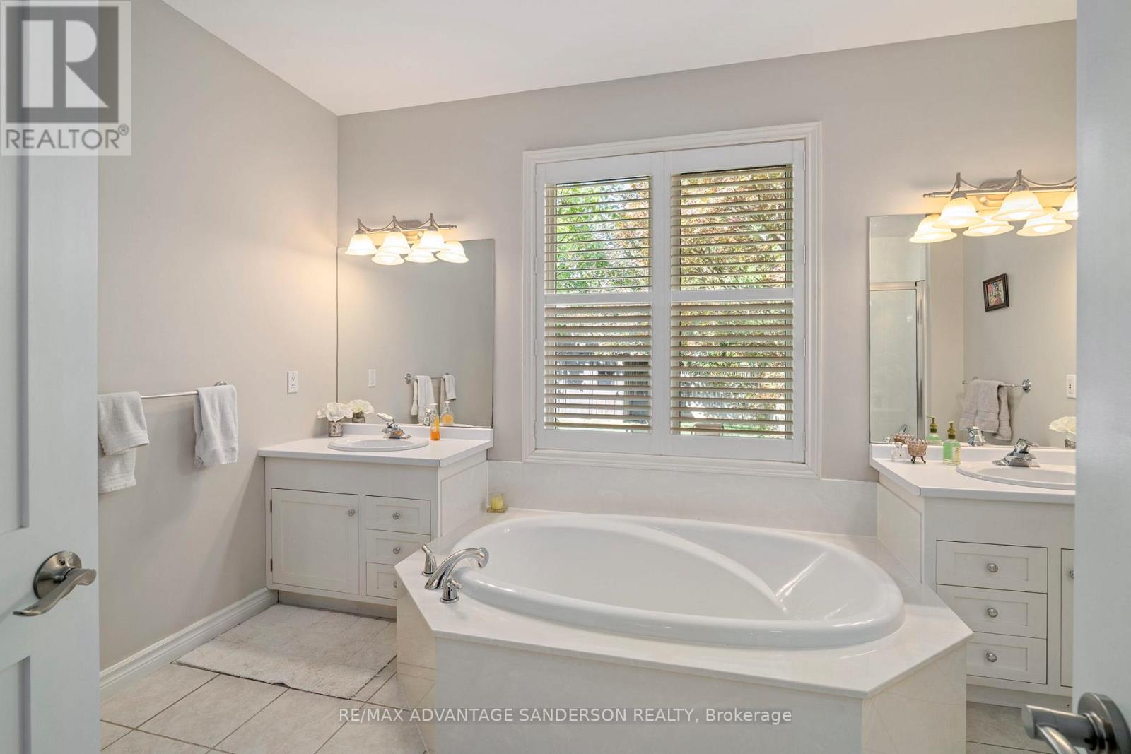 902 Adirondack Road, London South, Ontario  N6K 4W7 - Photo 18 - X12504678