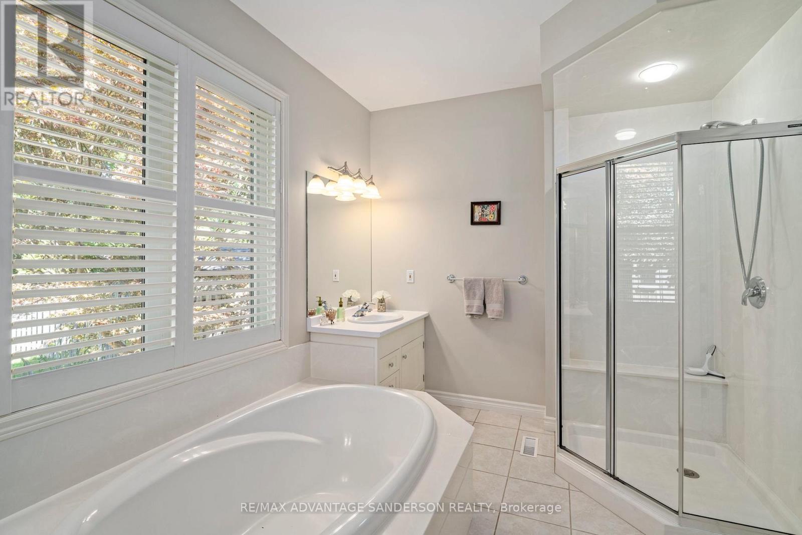 902 Adirondack Road, London South, Ontario  N6K 4W7 - Photo 19 - X12504678