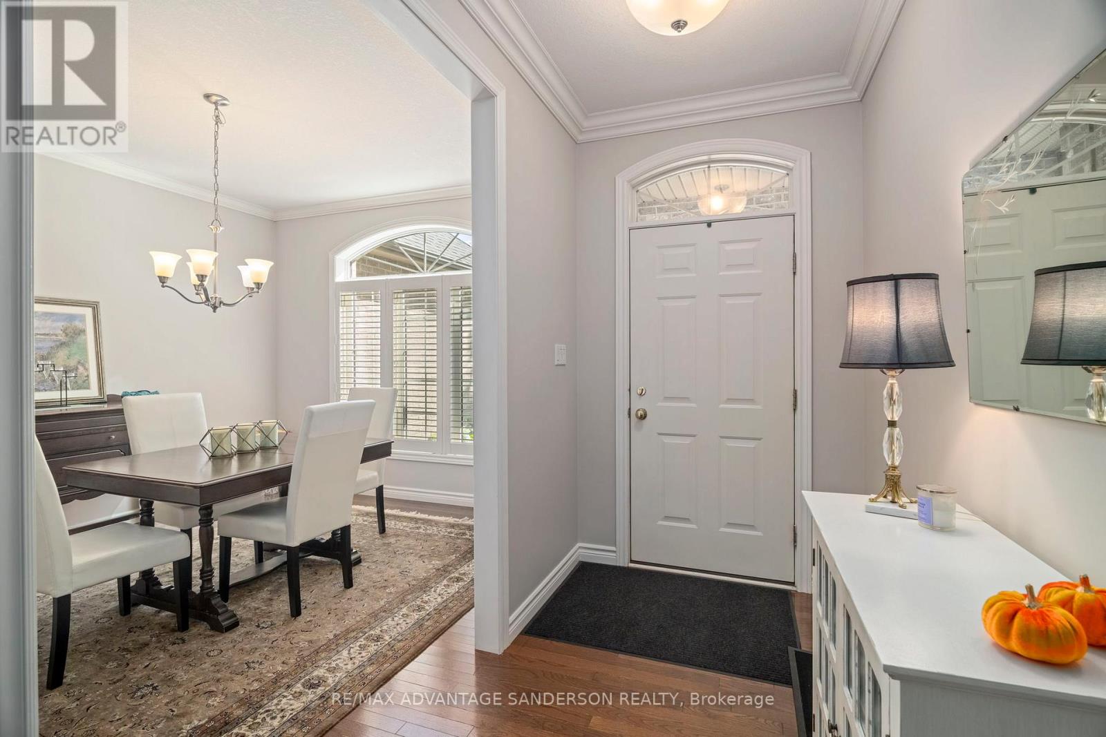 902 Adirondack Road, London South, Ontario  N6K 4W7 - Photo 2 - X12504678